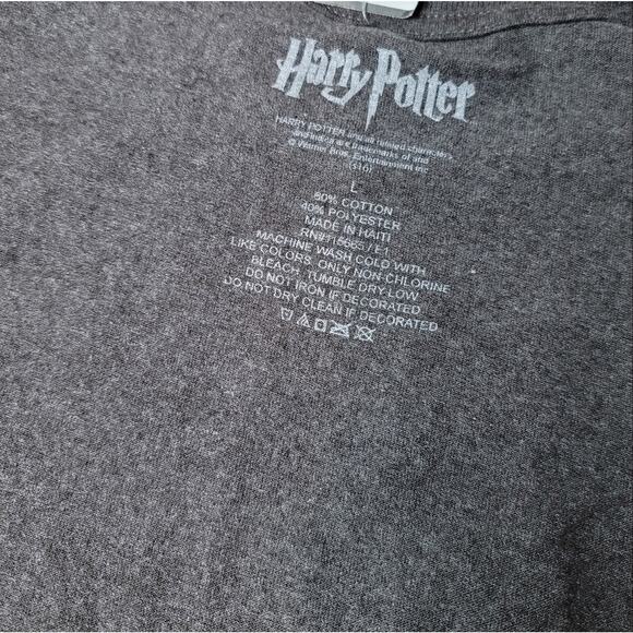 Harry Potter Grey Crewneck Short Sleeve Hogwarts School of Witchcraft & Wi - Picture 5 of 5